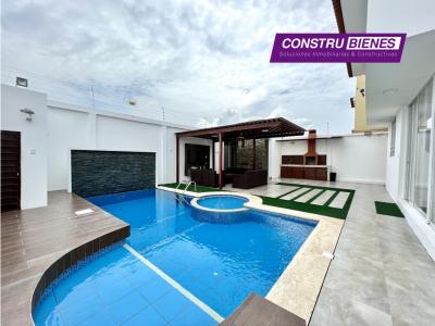 Casa con piscina, amoblada en Urbanización 2000, Sur de Manta, 220 mt2, 5 dormitorios