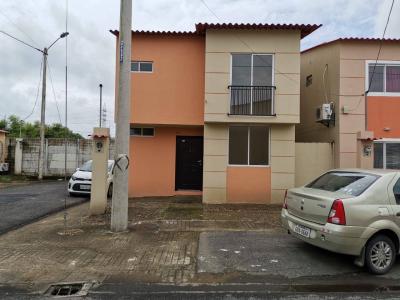 Casa esquinera de venta en la Urbanización Durán City, 3 dormitorios., 94 mt2, 3 dormitorios