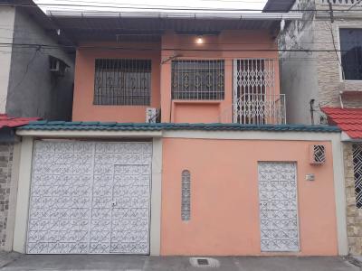 Casa rentera de venta en Guayacanes, Norte de Guayaquil, 2 departamentos., 222 mt2, 6 dormitorios