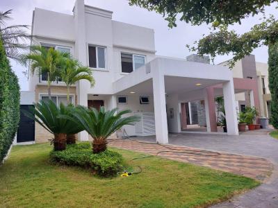 Casa de venta en la Urbanización Portofino, Vía a la Costa, con piscina., 209 mt2, 3 dormitorios