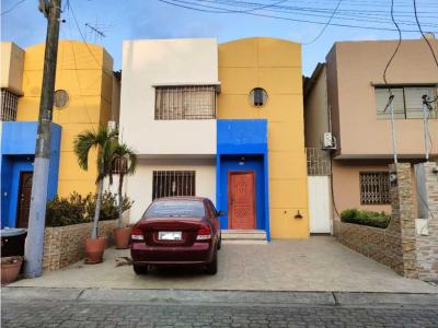 Venta de casa en URB. San Felipe Norte de Guayaquil, 180 mt2, 3 dormitorios