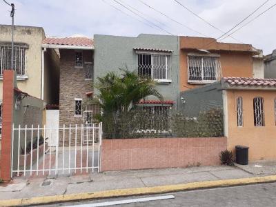 Casa de alquiler en la Urbanización San Felipe, Conjunto cerrado., 85 mt2, 3 dormitorios