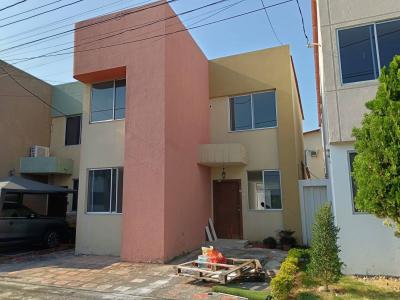 Casa de venta en la Urbanización Castilla, 3 dormitorios, Vía a Samborondón, 121 mt2, 3 dormitorios