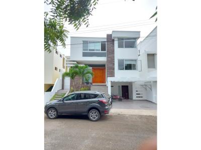 Vendo Casa en Urbanización Manta Beach Sur de Manta , 273 mt2, 4 dormitorios