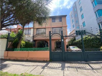 Venta Casa Independiente Amplia Mariana de Jesús Quito, 432 mt2, 6 dormitorios
