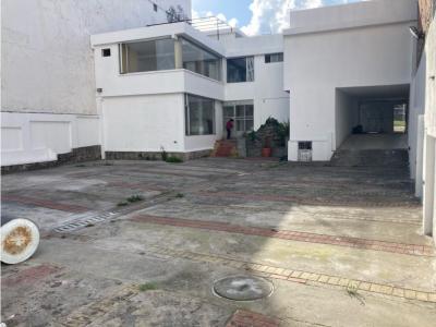 Casa en venta en Rumipamba sector Colegio Borja 3, 509 mt2, 5 dormitorios
