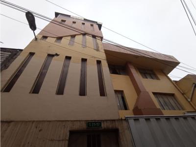 Casa rentera en venta sector de Solanda , 241 mt2, 8 dormitorios