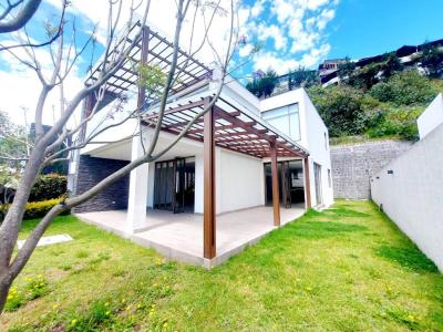 Casa en venta 450m2 en Miravalle Cumbayá, 739 mt2, 3 dormitorios