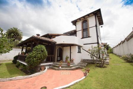 Casa en renta de 528m2 en San Rafael - Valle de los Chillos, 684 mt2, 6 dormitorios