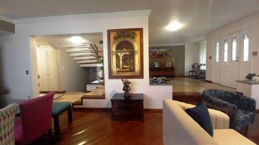 Casa en venta de 395 m2 en San Isidro del Inca - Quito, 422 mt2, 5 dormitorios