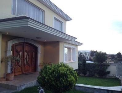 Casa en venta 634m2 en Urbanización Campo Alegre Monteserrín, 634 mt2, 4 dormitorios