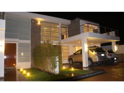 Casa en venta por estrenar, Santa Rosa, Tumbaco 247mil, 235 mt2, 3 dormitorios