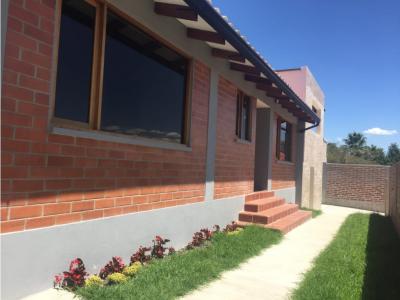 Casa de venta en Planta Baja, tumbaco Algarrobos de la Viña, 196 mt2, 3 dormitorios