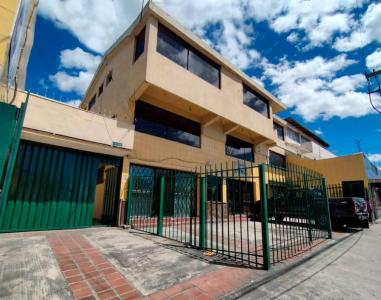 Casa rentera en venta 495 m2 sector El Dorado, Queseras del Medio, 529 mt2, 6 dormitorios