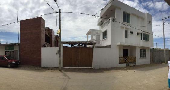 Casa de venta en playa Cadeate, a 5 minutos de Montañita, 345 mt2, 5 dormitorios
