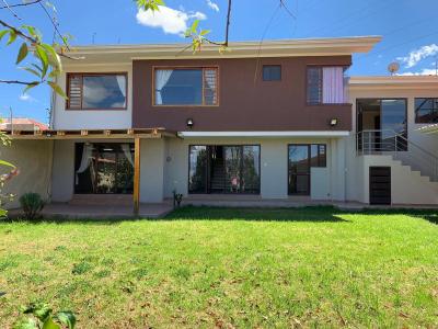 Casa en venta 560m2- 3 plantas- Sector: Challuabamba, Cuenca-Prov. Azuay, 560 mt2, 4 dormitorios