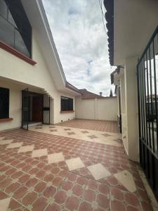 Casa en venta 300m2- Sector: El Batán, Cuenca- Prov. Azuay, 300 mt2, 6 dormitorios