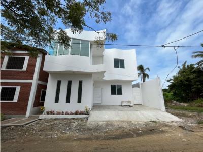 Venta, Casa Bifamiliar en Urb. Pájaro Azul, General Villamil Playas, 164 mt2, 6 dormitorios