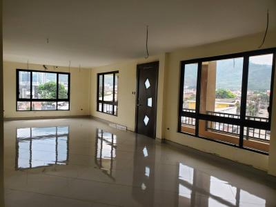Departamento de venta en Santa Cecilia, 3 dormitorios, Ascensor, 2 Parqueos, 171 mt2, 3 dormitorios