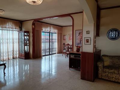 Departamento u oficina de alquiler en Av. de La Garzota, 220 m2, Comercial., 220 mt2, 3 dormitorios