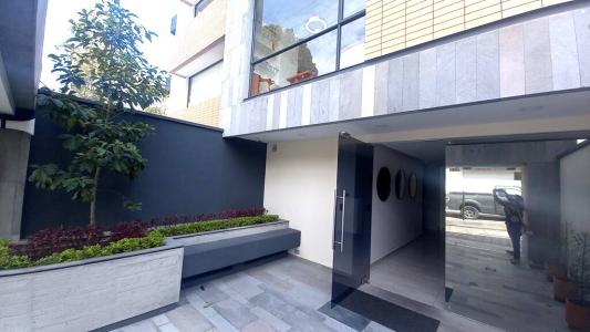 Suite con patio en venta en Quito Tenis, 79 mt2, 1 dormitorios